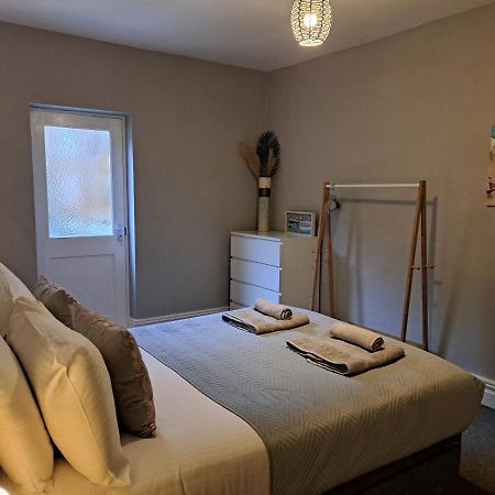 Llandudno Apartment, Quirky Pub With Tropical Beer Garden Exteriör bild
