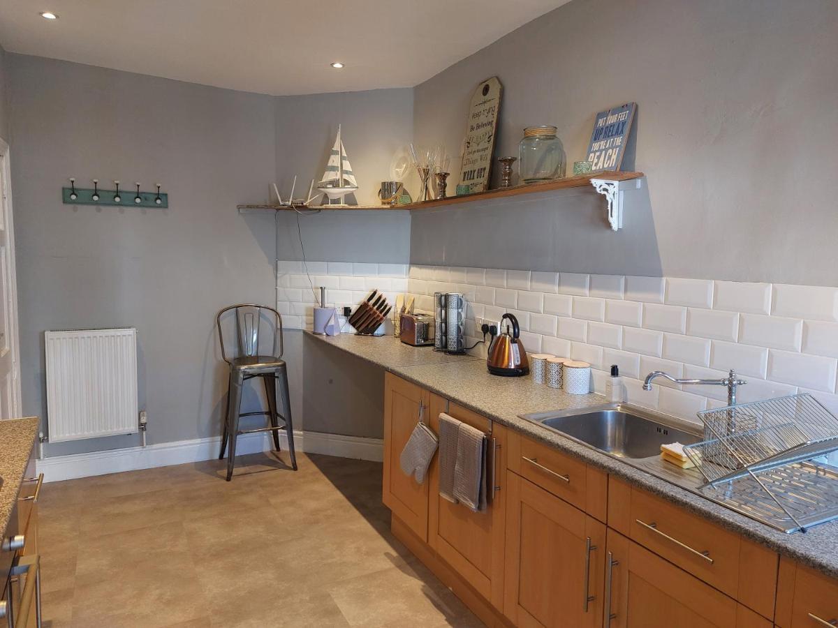 Llandudno Apartment, Quirky Pub With Tropical Beer Garden Exteriör bild