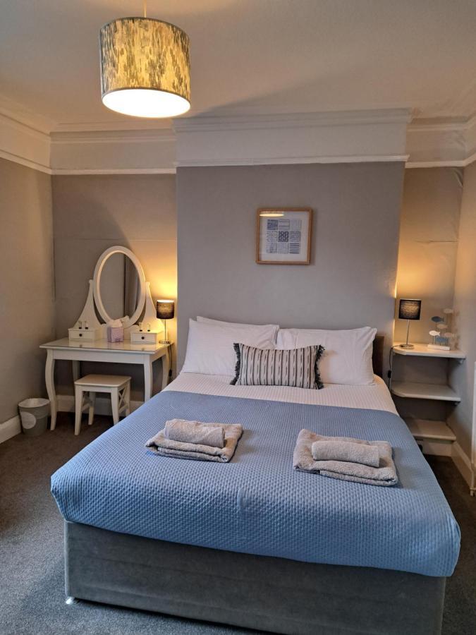 Llandudno Apartment, Quirky Pub With Tropical Beer Garden Exteriör bild