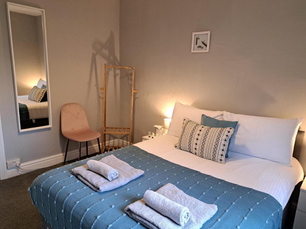 Llandudno Apartment, Quirky Pub With Tropical Beer Garden Exteriör bild